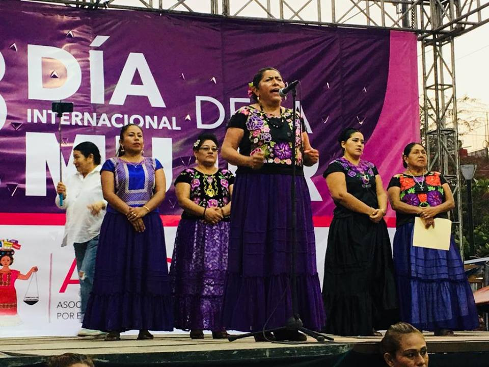 Llama Gloria Sánchez a respetar derechos de la mujer y el pago del segundo censo