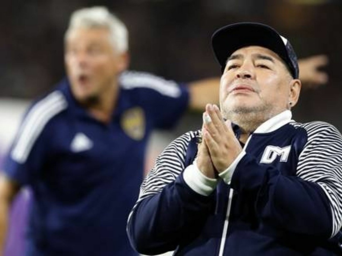 Maradona libra otro duelo vital; le operan con éxito coágulo en la cabeza
