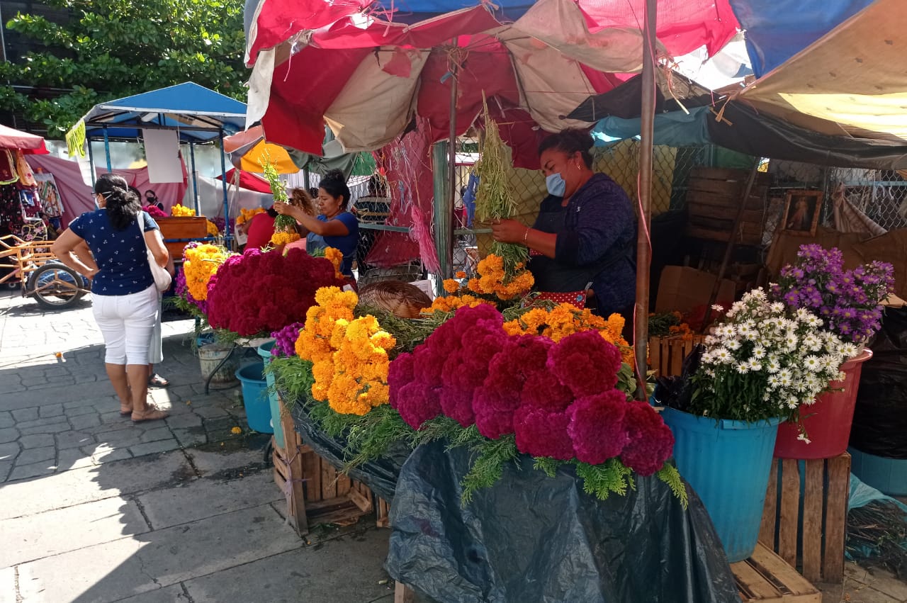 Día de muertos o Xandu’ da un suspiro a la economía local juchiteca