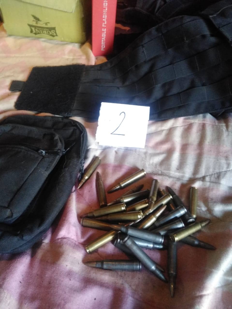 Ejecuta Fiscalía General cateo en San Raymundo Jalpan; asegura armas, municiones