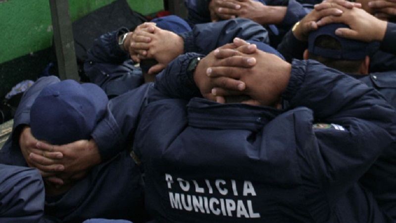 En prisión y vinculados a proceso policías municipales de Oaxaca de Juárez acusados del delito de robo: Fiscalía General