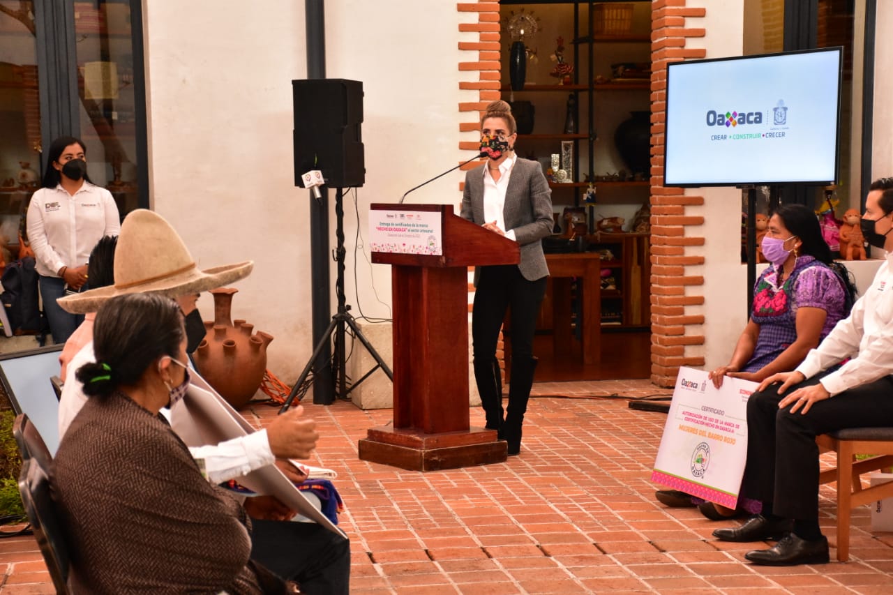 Gobierno del Estado respalda a las y los artesanos con la marca “Hecho en Oaxaca”: SE
