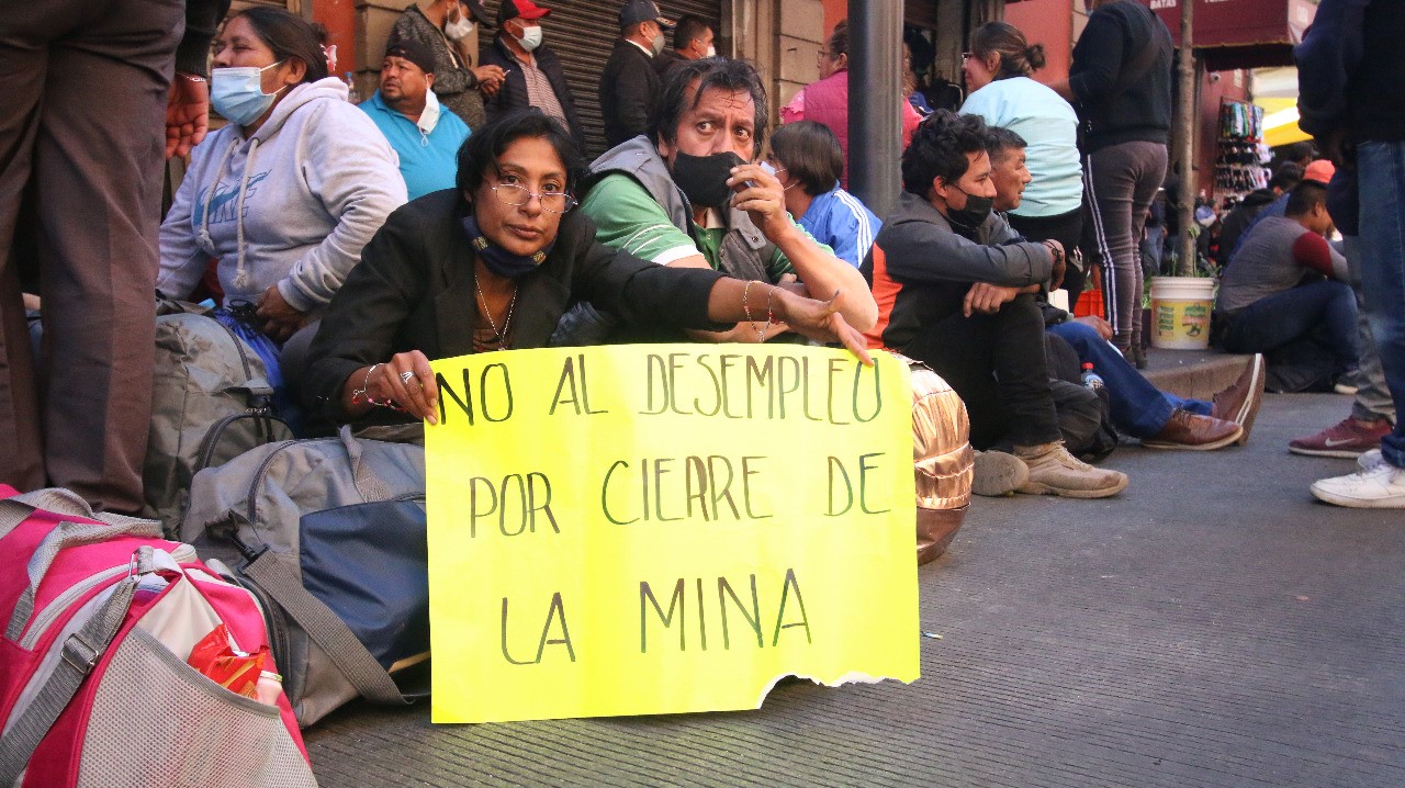 Mineros y pobladores de Oaxaca permanecerán en Palacio Nacional