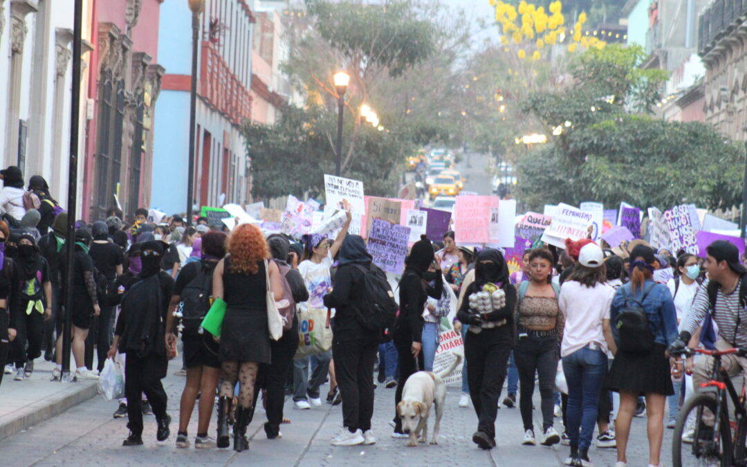 Repudio a los feminicidios y desaparición, marchan feministas por calles de Oaxaca